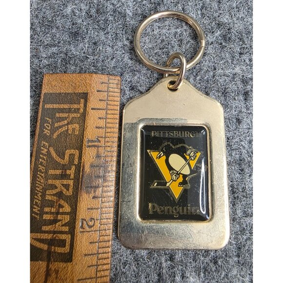 Pittsburgh Penguins Metal Keychain With Logo & Ring - Picture 2 of 4
